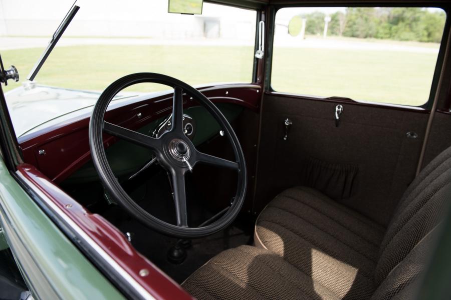 Интерьер Ford Model A Tudor Sedan 1930 года  (фото 4 из 14)